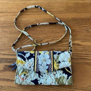 Vera Bradley strap wallet -Zipper, dogwood pattern